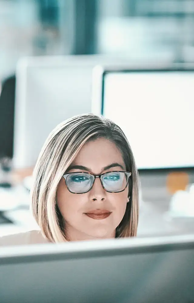 Woman with glasses looking a screen
