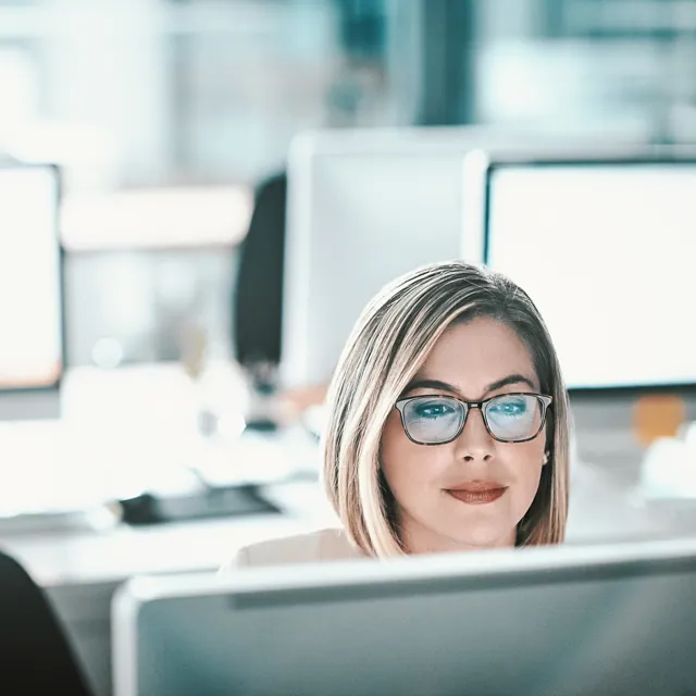 Woman with glasses looking a screen